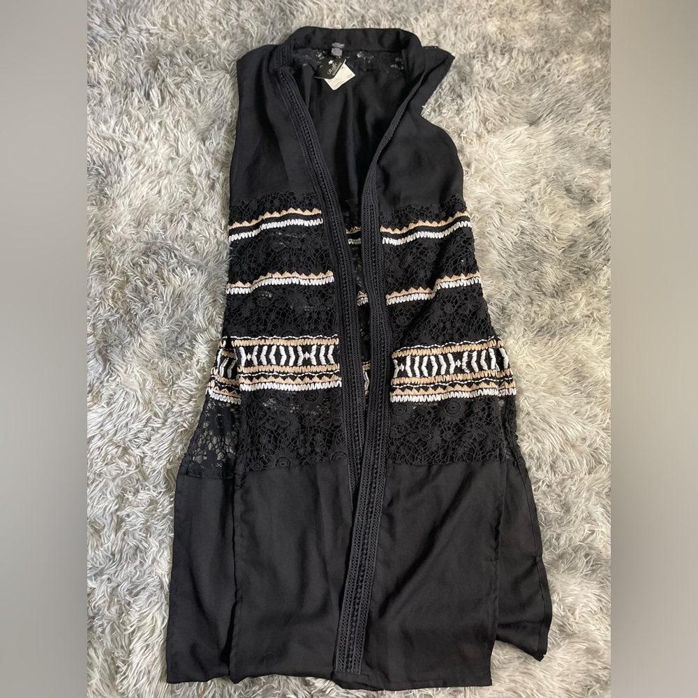 Roffe Accessories Black Crochet & Embroidered Open Front Vest – One Size